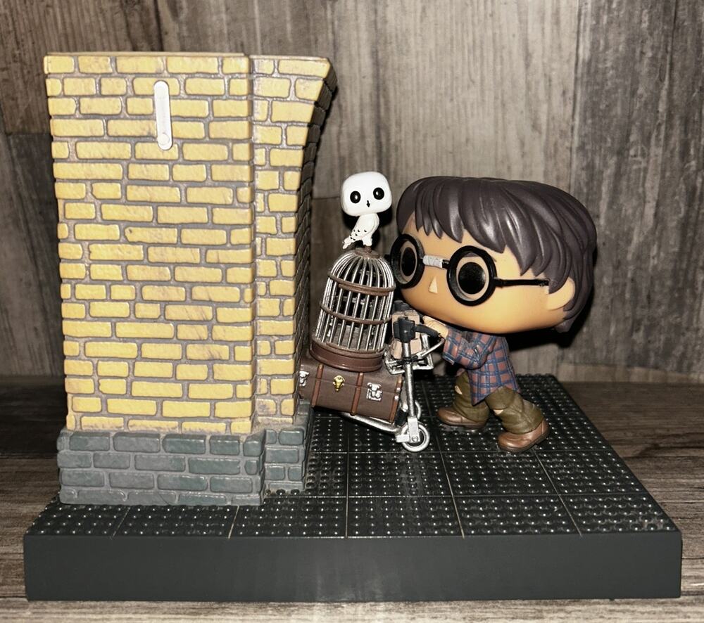 Funko Pop! Movie Moments #81: Harry Potter Entering Platform 9 3/4 No Box